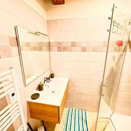 Semesterbostad Bergerie De Lasariberes