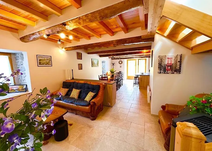 Bergerie De Lasariberes * Gazost (Hautes-Pyrenees)